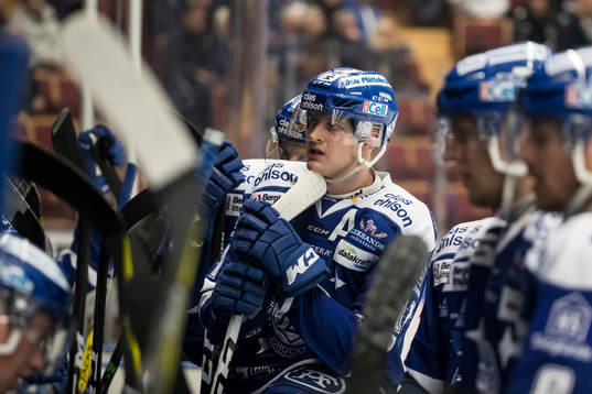 Leksands Martin Karlsson  i ishockeymatchen i SHL mellan