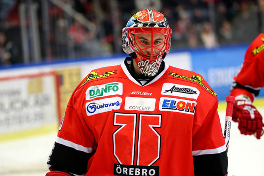 Örebros målvakt Julius Hudacek deppar