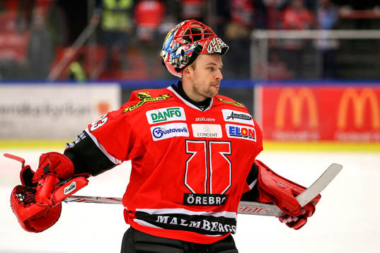Örebros målvakt Julius Hudacek deppar