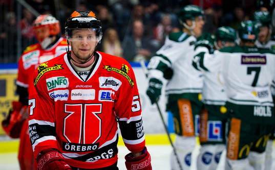 Färjestads Marcus Nilsson gör 0-1 och jublar och Örebros