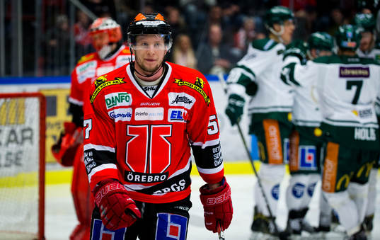 Färjestads Marcus Nilsson gör 0-1 och jublar och Örebros