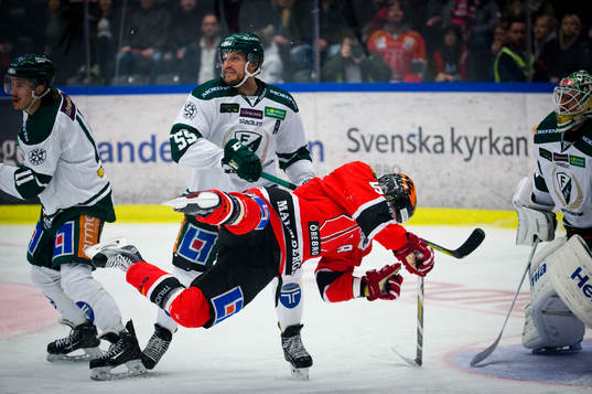 Örebros Johan Wiklander faller