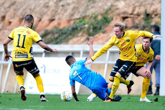 Elfsborgs Simon Lundevall och AFC Eskilstunas Ferid Ali