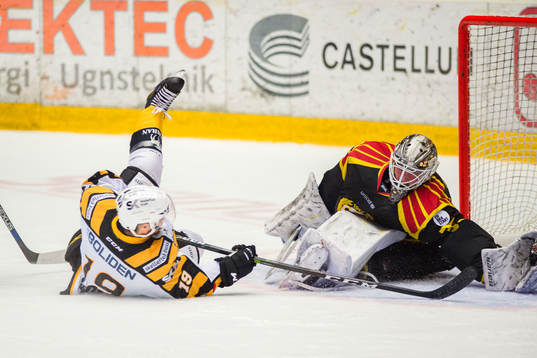 Skellefteås Andrew Calof gör 2-6 bakom Brynäs målvakt