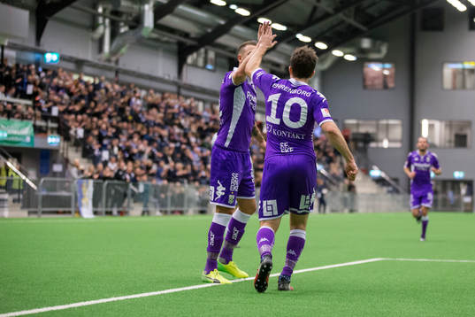 IFK Göteborgs Tobias Hysén jublar ihop med Martin