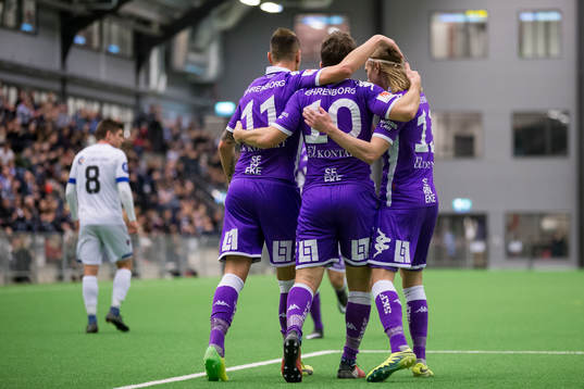 IFK Göteborgs Tobias Hysén jublar ihop med Martin