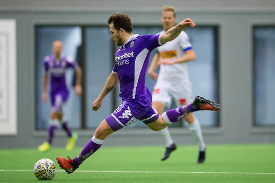 IFK Göteborgs Tobias Hysén skjuter 3-1
