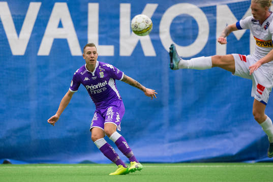 IFK Göteborgs Martin Smedberg Dalence slår ett inlägg