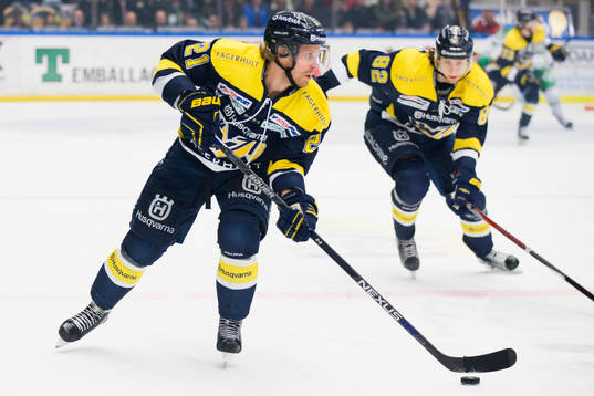 s Mattias Tedenby mot HV71:s Kevin Stenlund