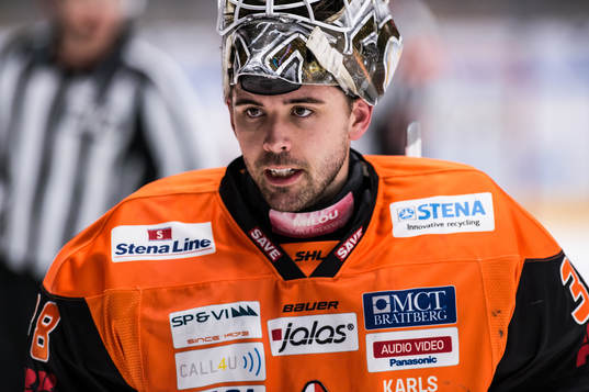 Karlskronas målvakt Johannes Jönsson utan hjälm