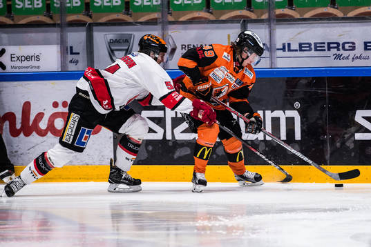 Örebros Peter Andersson  och Karlskronas Filip Cruseman i