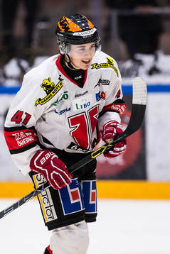 Örebros Joel Mustonen  jublar