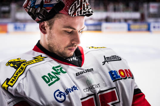 Örebros målvakt Julius Hudacek utan hjälm