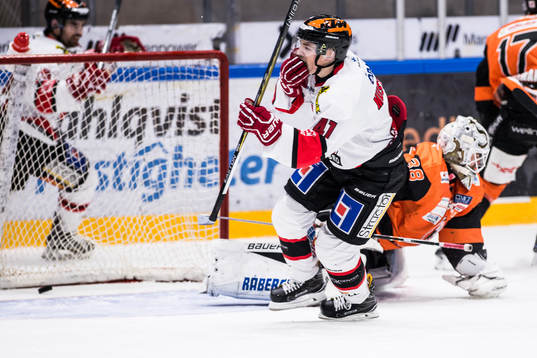 Örebros Joel Mustonen jublar