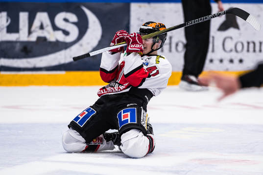 Örebros Joel Mustonen jublar