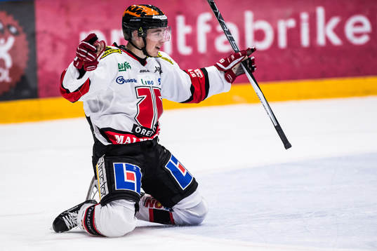 Örebros Joel Mustonen jublar