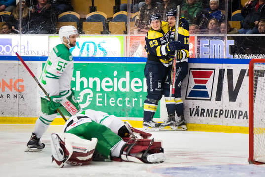 Rögles målvakt Anders Lindbäck och Felix Schütz  deppar