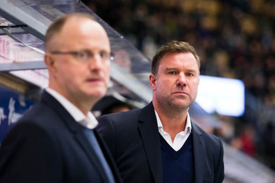 Rögles tränare Anders Eldebrink och assisterande tränare