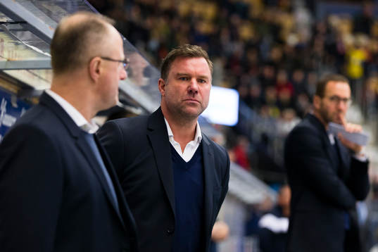 Rögles tränare Anders Eldebrink, assisterande tränare