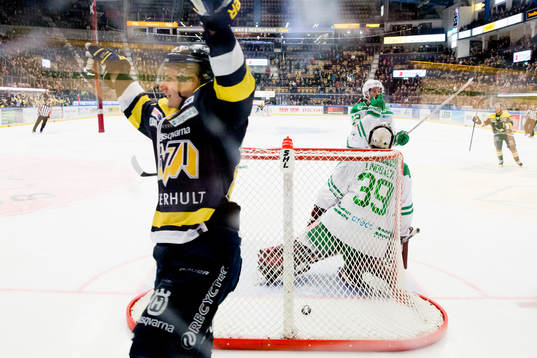 s Lias Andersson jublar