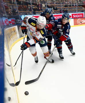 Djurgårdens Gustav Possler och Linköpings Mathis Olimb