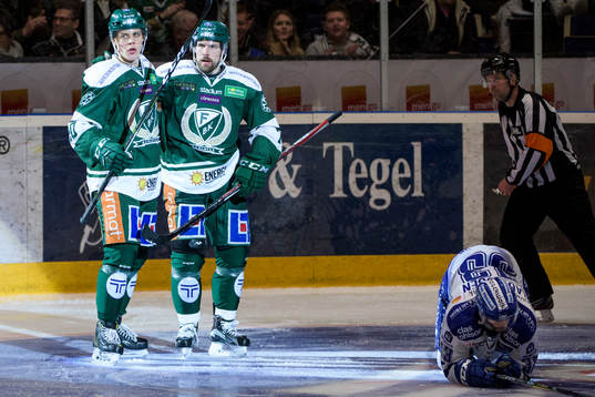 Färjestads Joel Eriksson Ek jublar