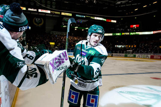 Färjestads John Persson jublar