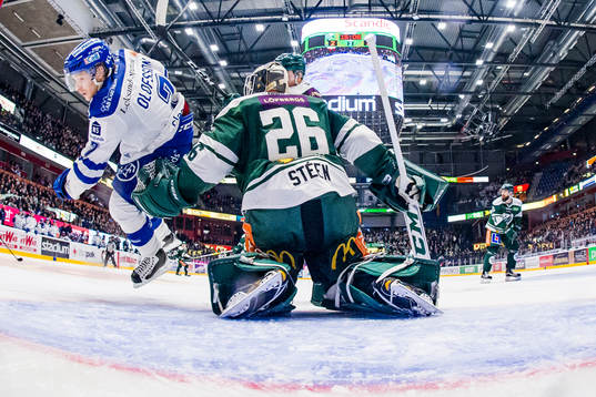 Leksands Johan Olofsson och Färjestads målvakt Stefan