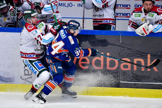 Frölundas Henrik Tömmernes och Växjös Olli Palola