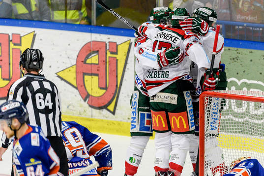 Frölundas Casey Wellman jublar