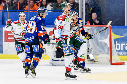 Frölundas Casey Wellman jublar