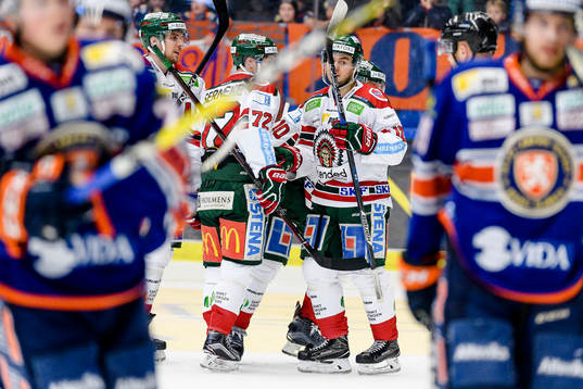 Frölundas spelare jublar