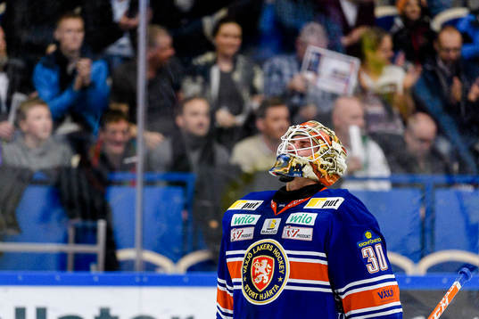 Växjös målvakt Joacim Eriksson jublar