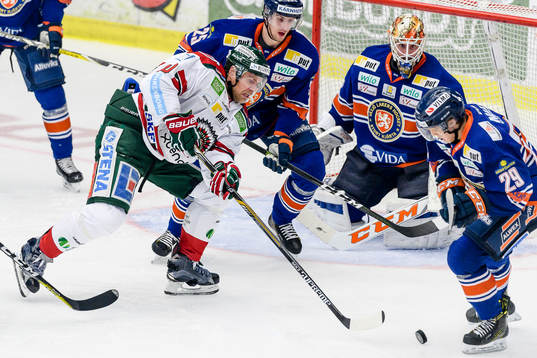 Frölundas Sean Bergenheim oroar vid Växjös mål