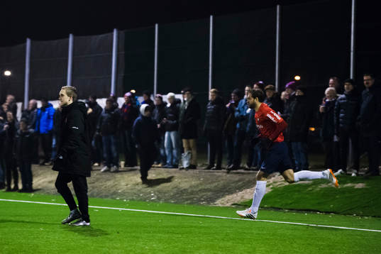 Örgrytes Johan Elmander springer in