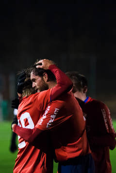 Örgrytes Danny Ervik jublar med målskytten till 1-0 Johan