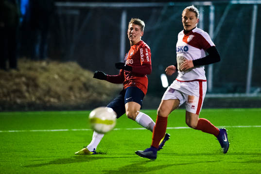 Örgrytes Joel Enarsson skjuter