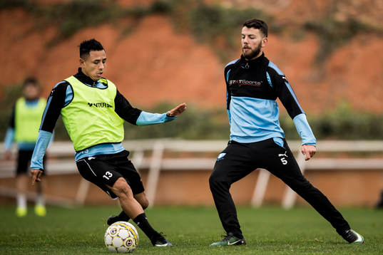 Yoshimar Yotún och Erdal Rakip