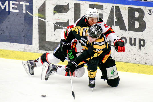 Malmö Redhawks Rhett Rakhshani och Skellefteås Sebastian