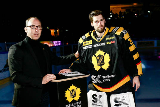 Skellefteås sportchef Mikael Lindgren skriver kontrakt med