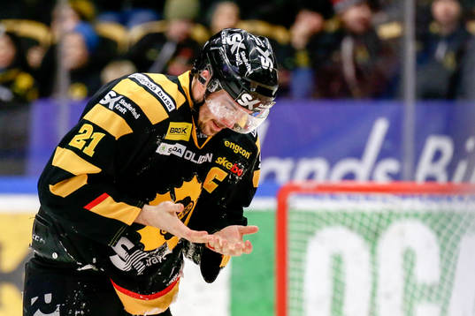 Skellefteås Jimmie Ericsson får lämna isen