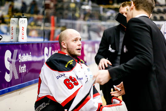 Malmö Redhawks målvakt Oscar Alsenfelt och assisterande