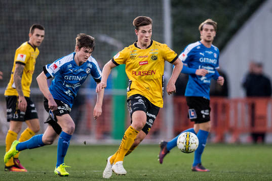 Elfsborgs Simon Olsson och Halmstads Jonathan Svedberg