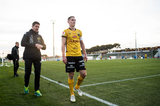 Elfsborgs Jon Jönsson lämnar planen