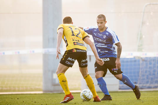 Halmstads Nikolai Alho utmanar Elfsborgs Joakim Nilsson