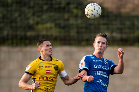Elfsborgs Jon Jönsson och Halmstads Andreas Bengtsson