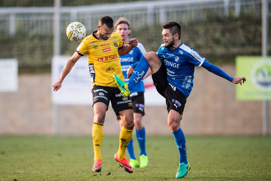 Elfsborgs Issam Jebali och Halmstads Ivo Pekalski