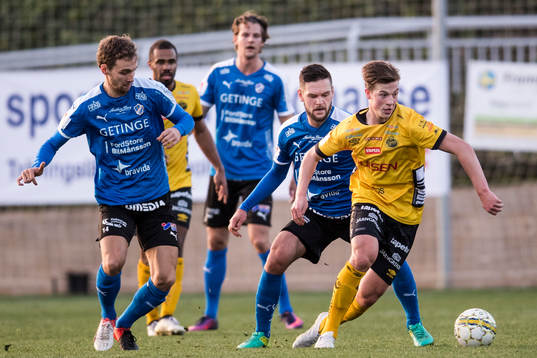 Elfsborgs Simon Olsson och Halmstads Ivo Pekalski