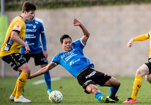 Halmstads Kosuke Kinoshita och Elfsborgs Simon Olsson