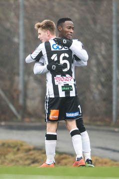 Landskronas Dennis Olofsson grattar Karim Sadat